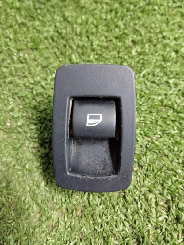 Кнопка стеклоподъемника