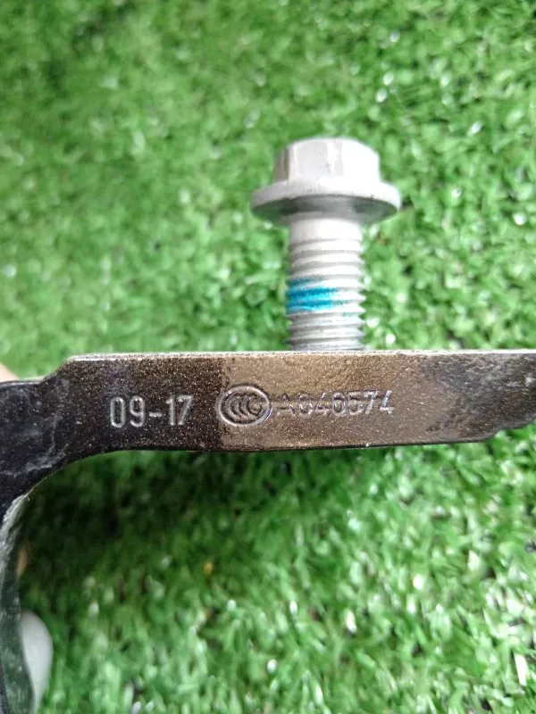 Петля двери