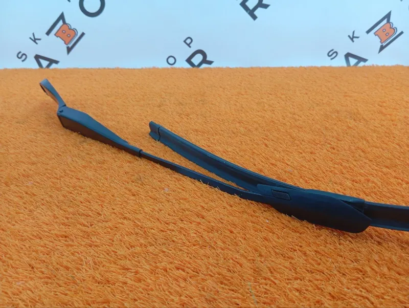 поводок стеклоочистителя