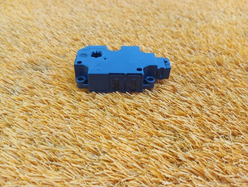 Сервопривод заслонок печки