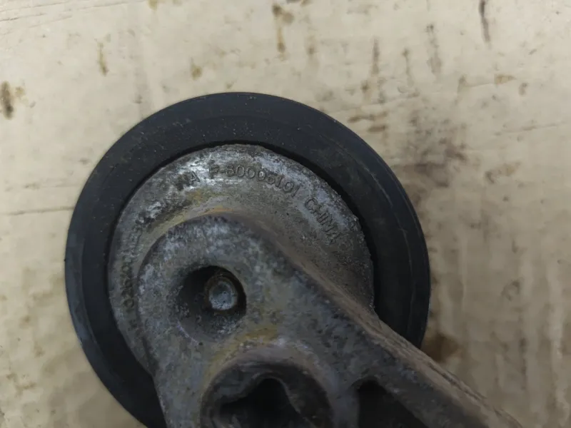 Натяжитель приводного ремня