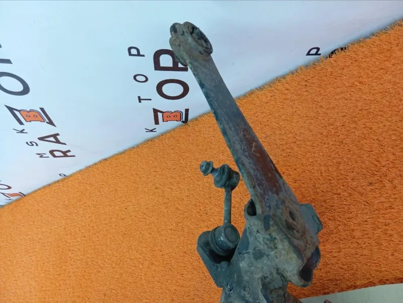 Кулак поворотный