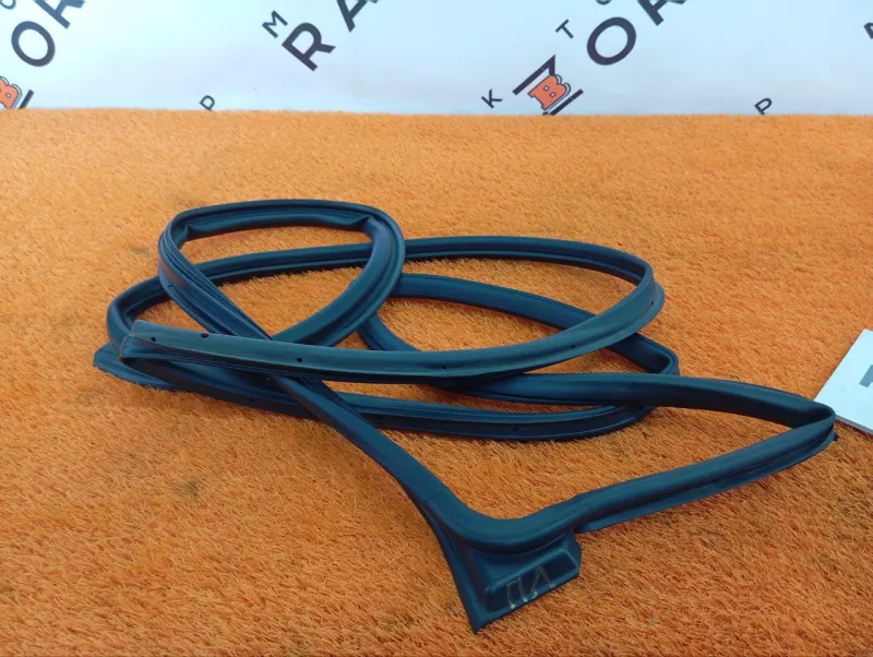 Уплотнитель двери