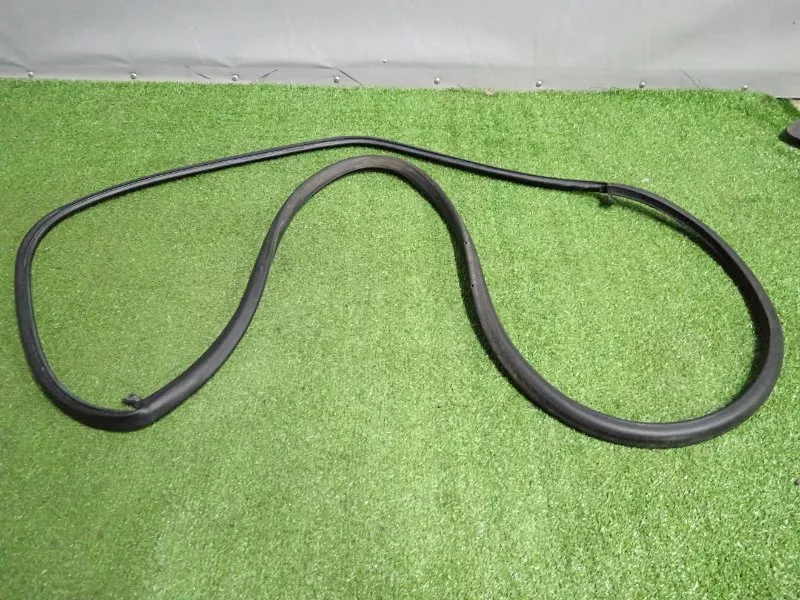 Уплотнительная резинка боковой двери