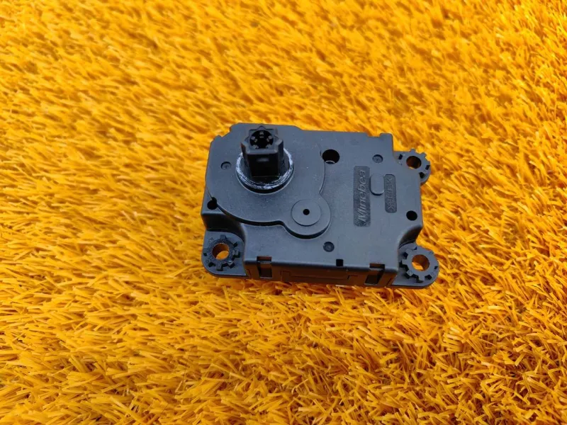 Моторчик заслонки печки