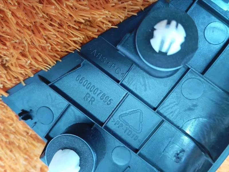 Уголок двери