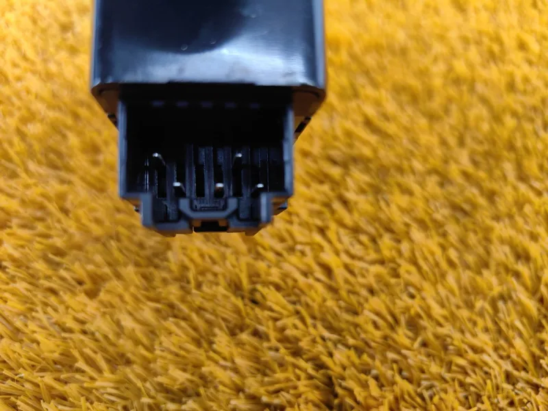 Кнопка стеклоподъемника