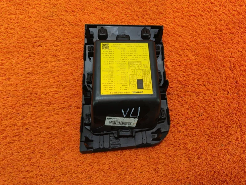 Крышка блока предохранителей