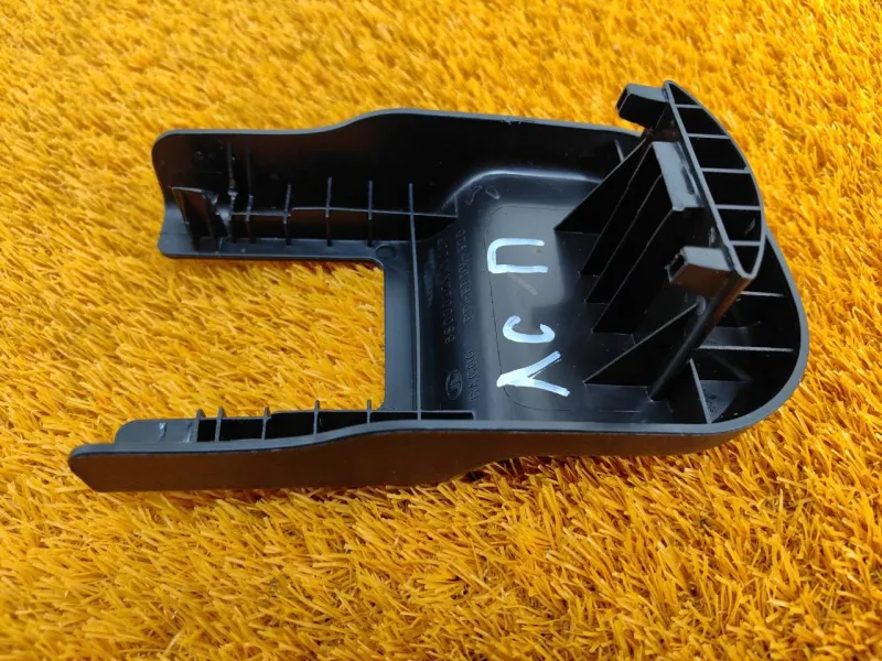 Заглушка крепления сиденья