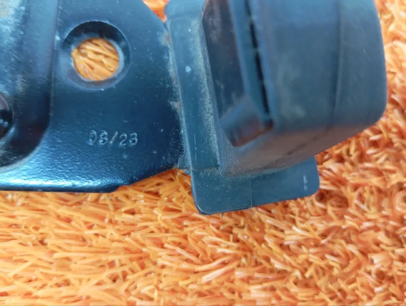 Ответная часть замка багажника