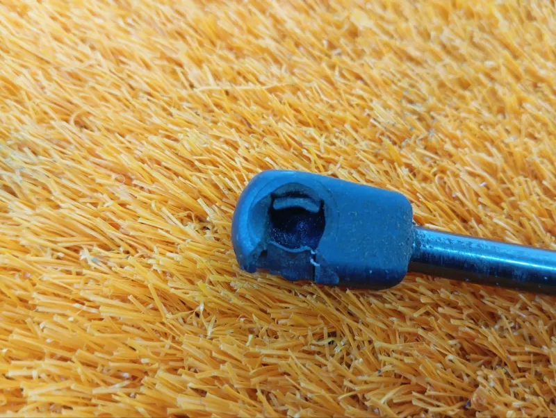 Амортизатор капота