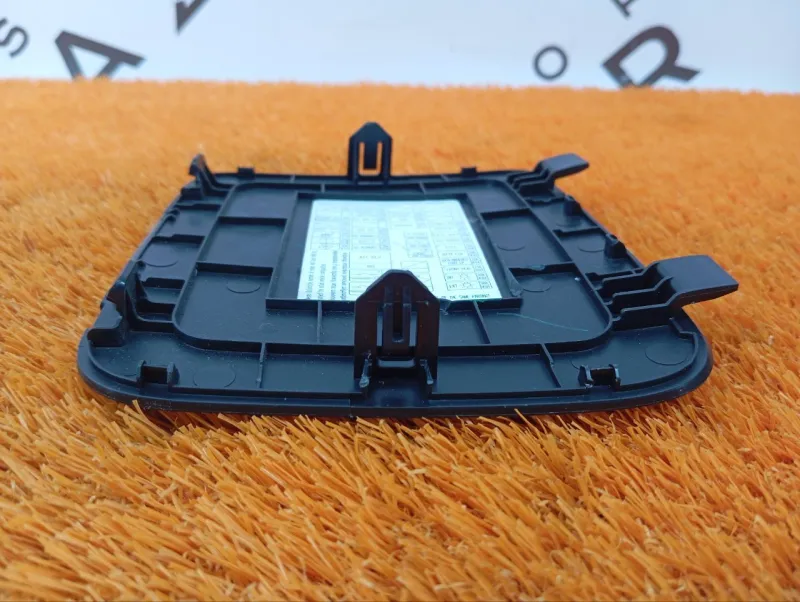 Крышка блока предохранителей