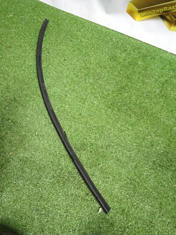 Уплотнитель стекла двери