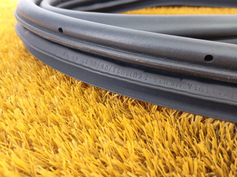 Уплотнитель проема двери