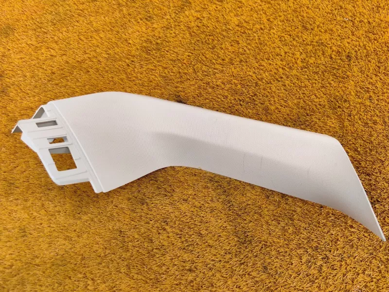 Обшивка крышки багажника