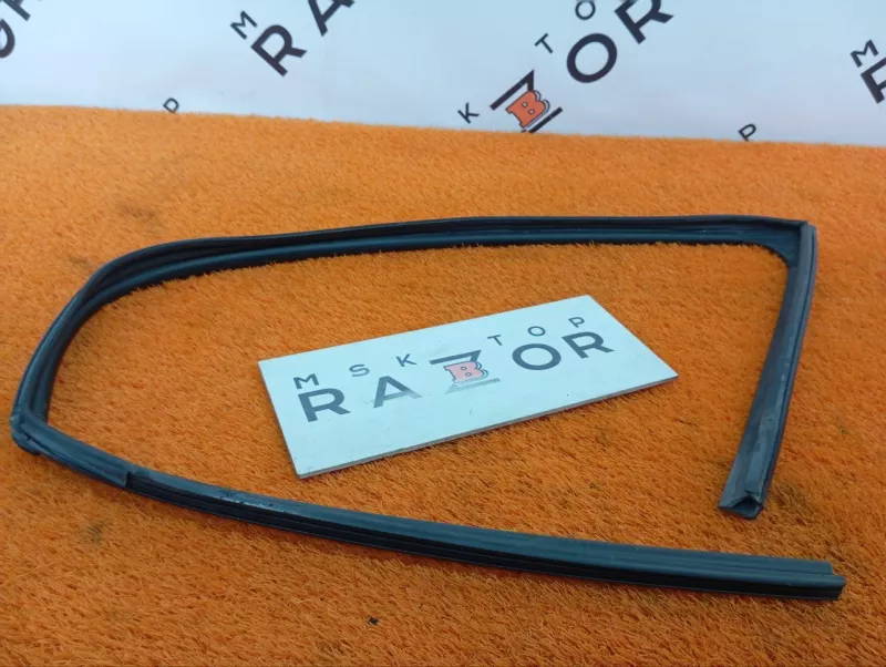 Уплотнитель стекла двери