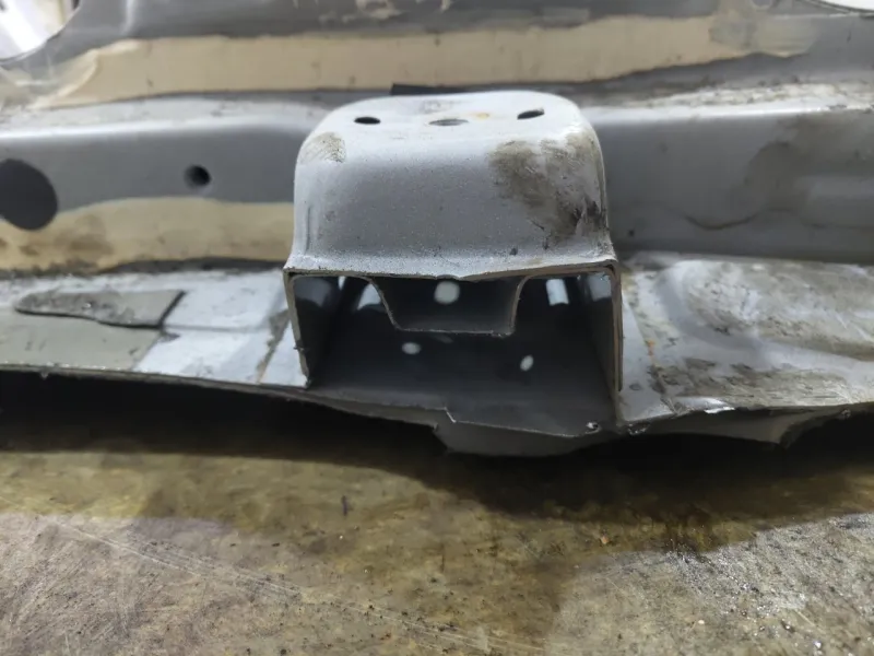 Порог с центральной стойкой