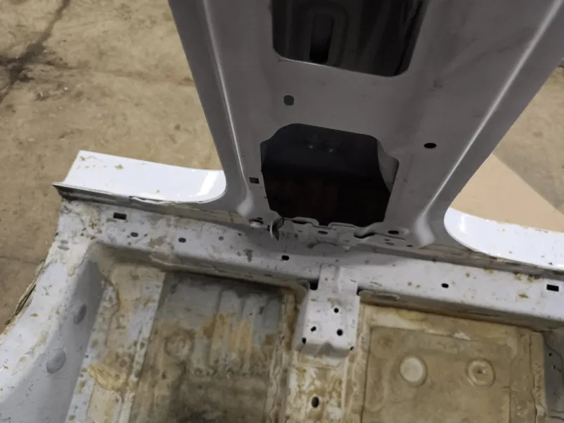 Порог с центральной стойкой