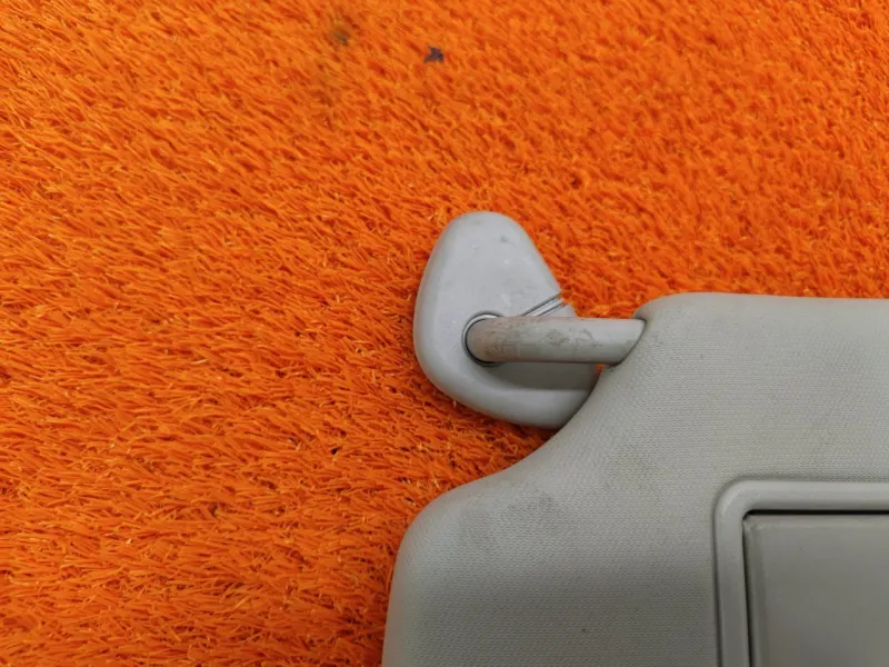 Козырек солнцезащитный