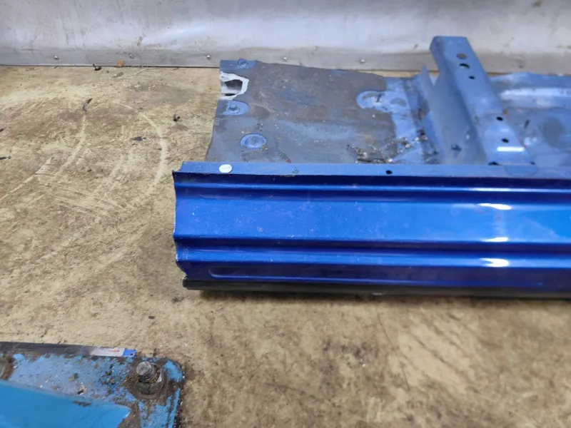 Порог с центральной стойкой