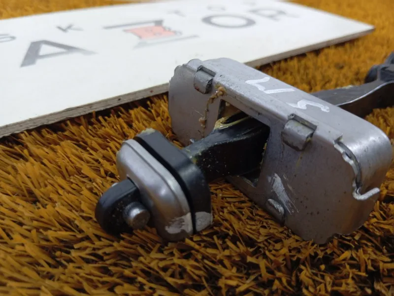 Ограничитель двери