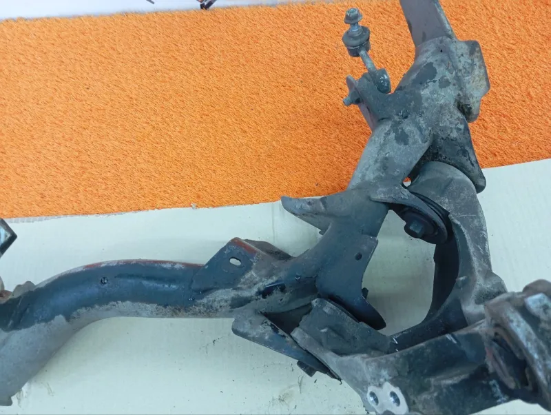 Кулак поворотный