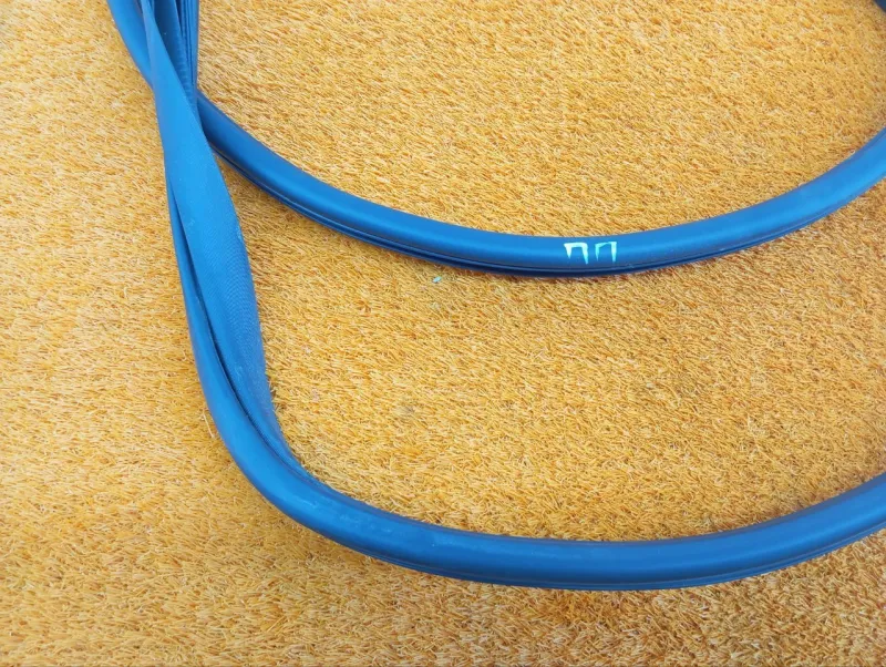 Уплотнитель проема двери