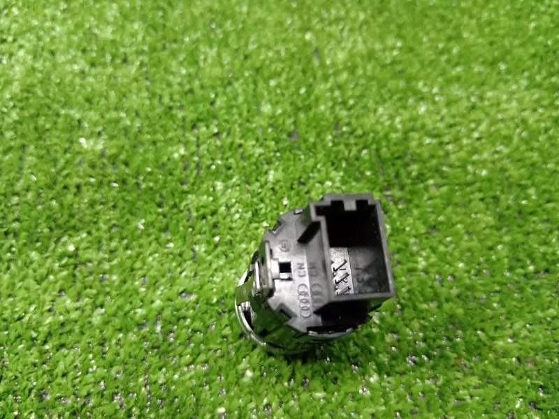 Кнопка запуска двигателя