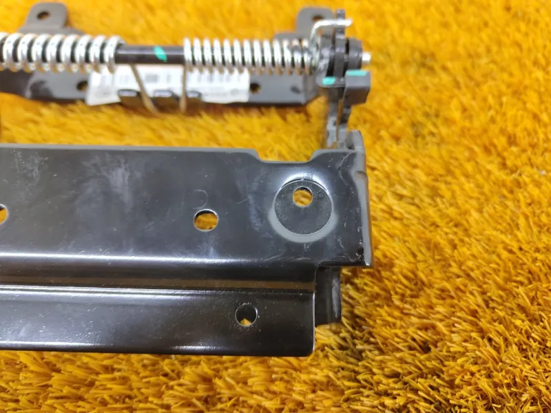 Кронштейн подлокотника