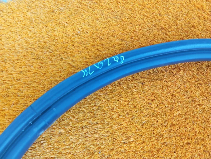 Уплотнитель багажника