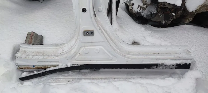 Порог с центральной стойкой