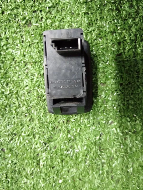 Кнопка стеклоподъемника