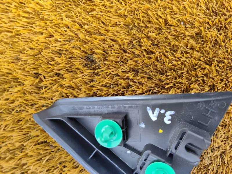 Уголок двери