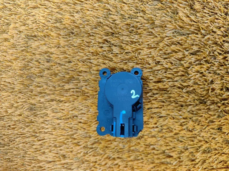 Моторчик заслонки печки