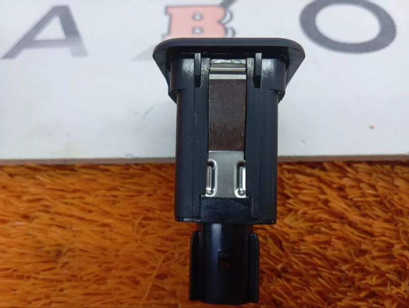 Кнопка багажника