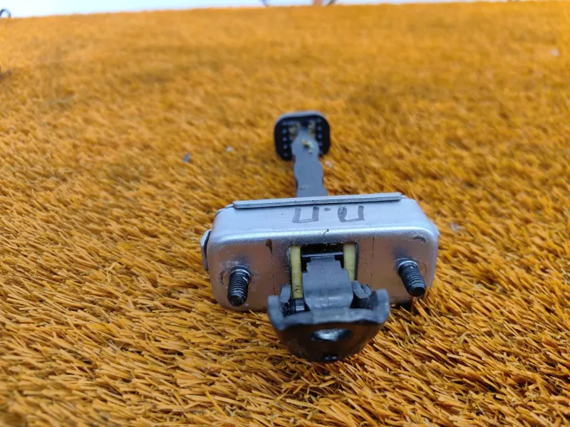 Ограничитель двери