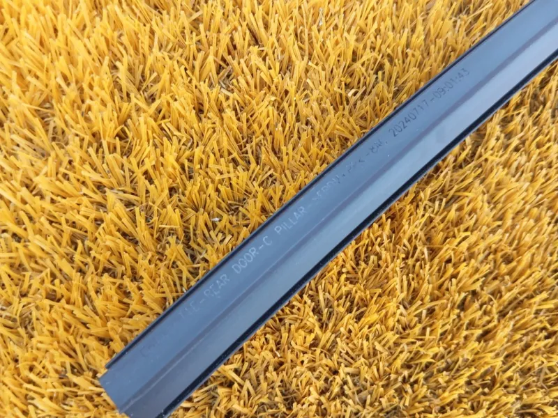 Уплотнитель стекла двери