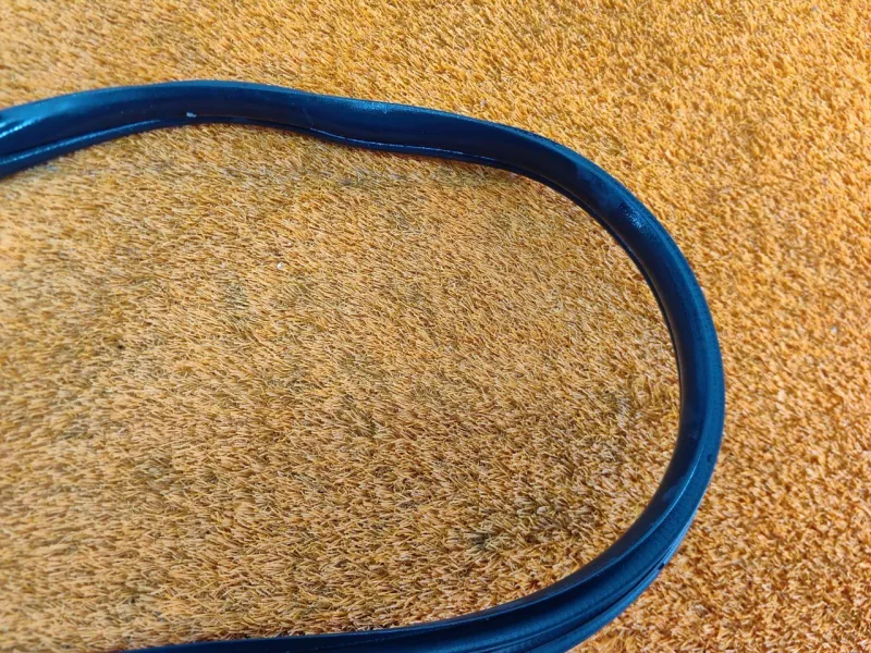 Уплотнитель проема двери