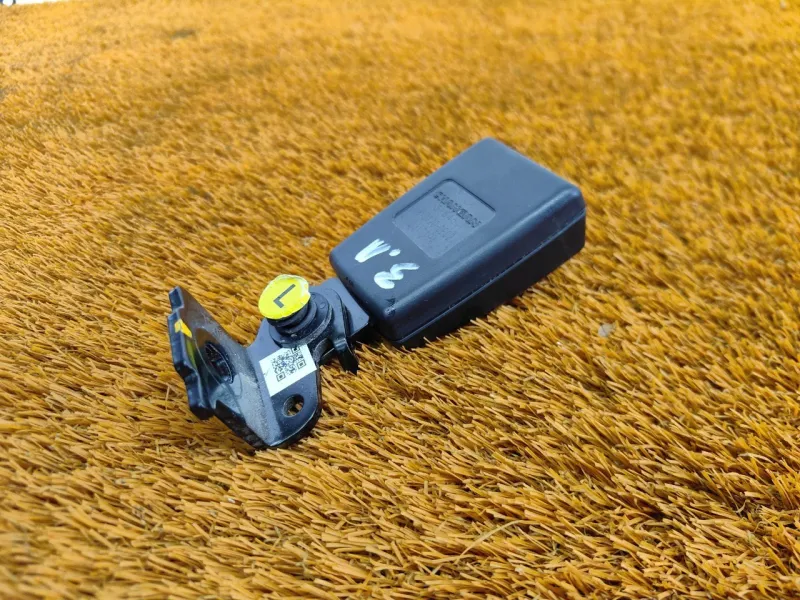 Ответная часть ремня безопасности