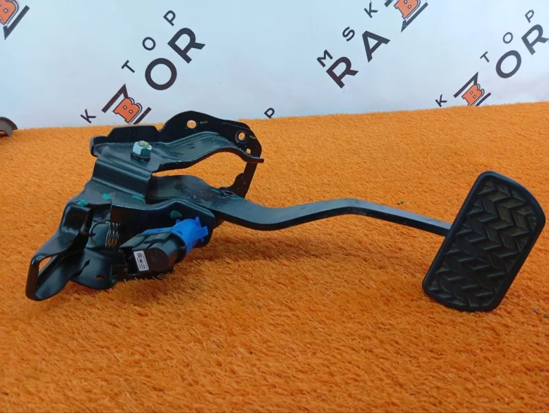 Педаль тормоза