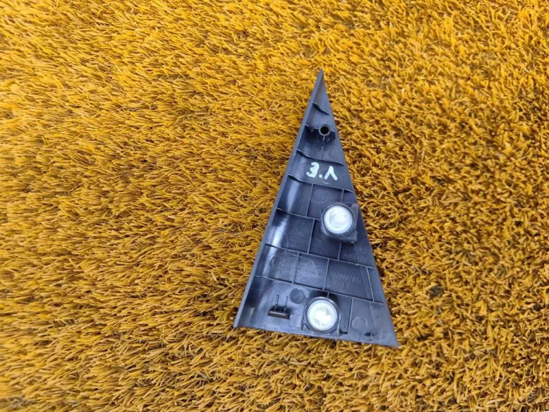 Уголок двери