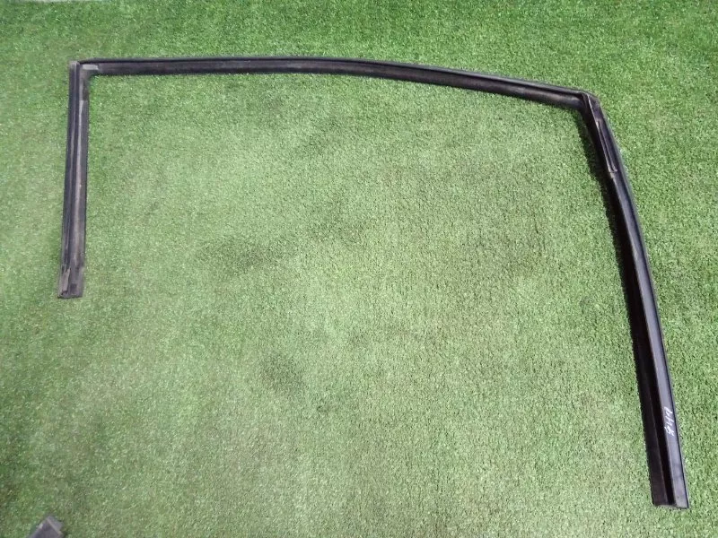 Уплотнитель стекла двери