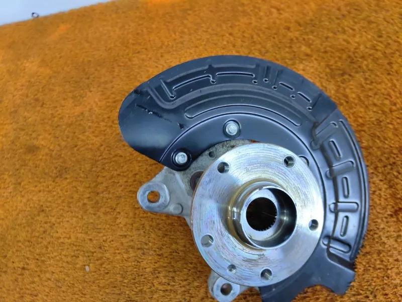 Кулак поворотный