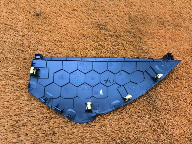 Накладка на торпедо