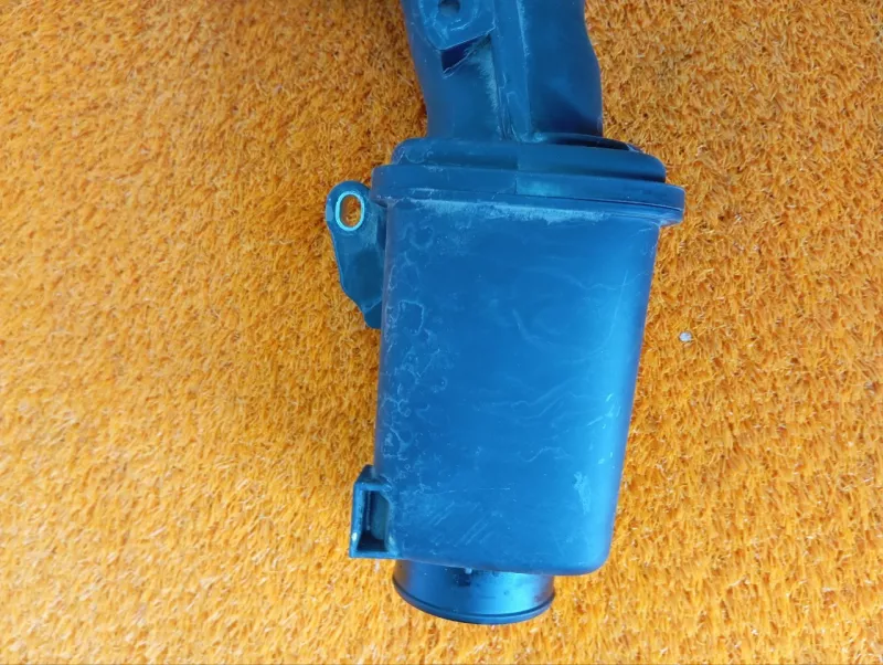 Патрубок воздушного фильтра