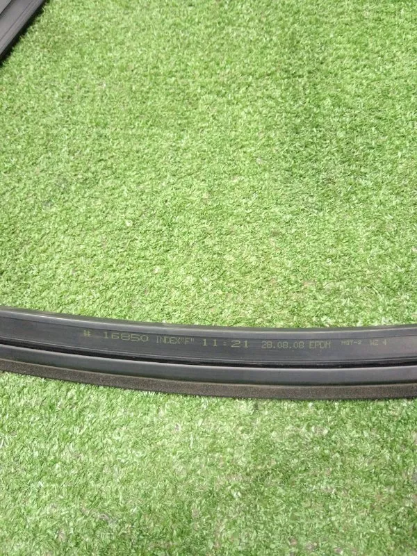 Уплотнитель стекла двери