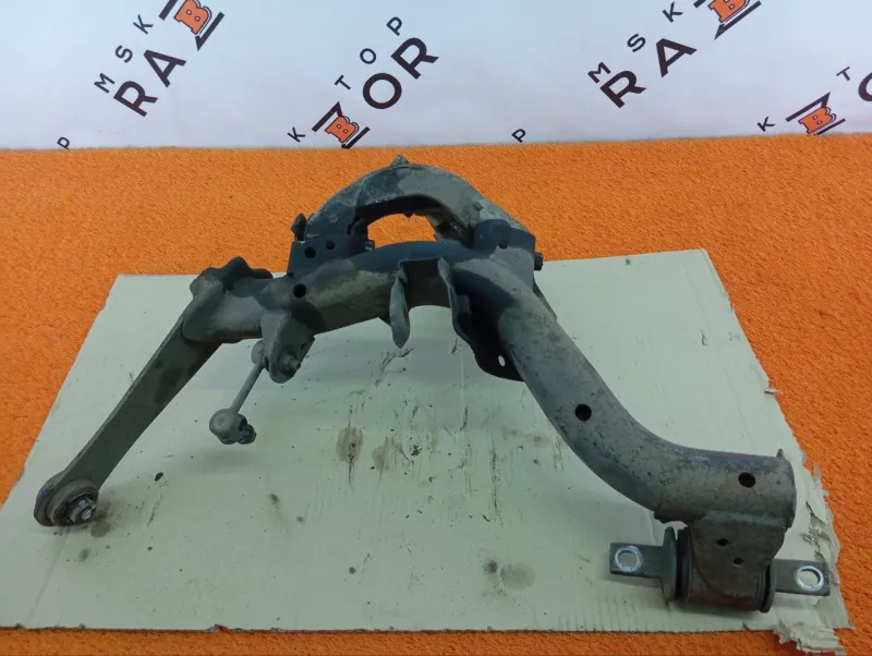 Кулак поворотный