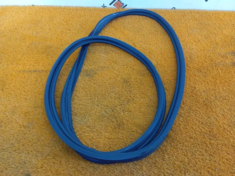 Уплотнитель багажника