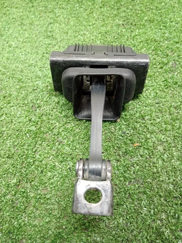 Ограничитель двери