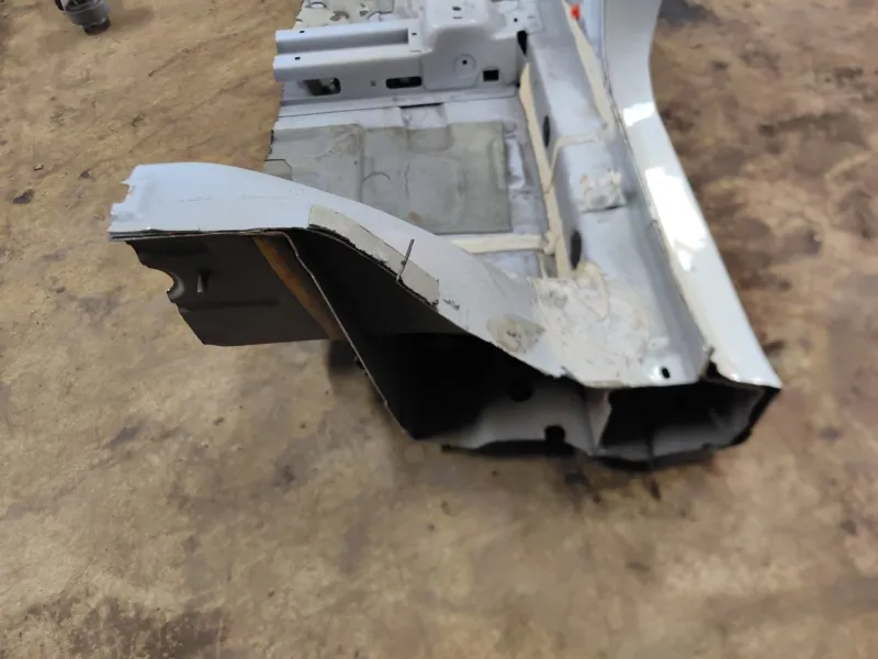 Порог с центральной стойкой